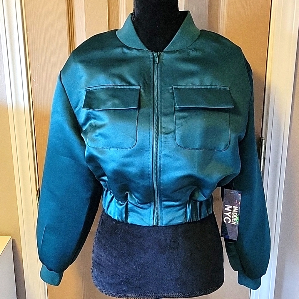 MADDEN NYC, cropped satin jacket, coat, New!! Beautiful Emerald Green, size XS